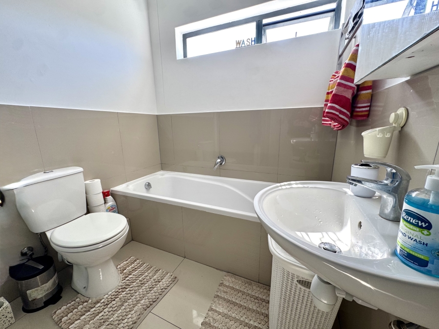 To Let 2 Bedroom Property for Rent in Big Bay Western Cape
